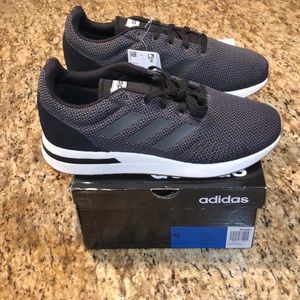 NWT Adidas Run70S Size 9